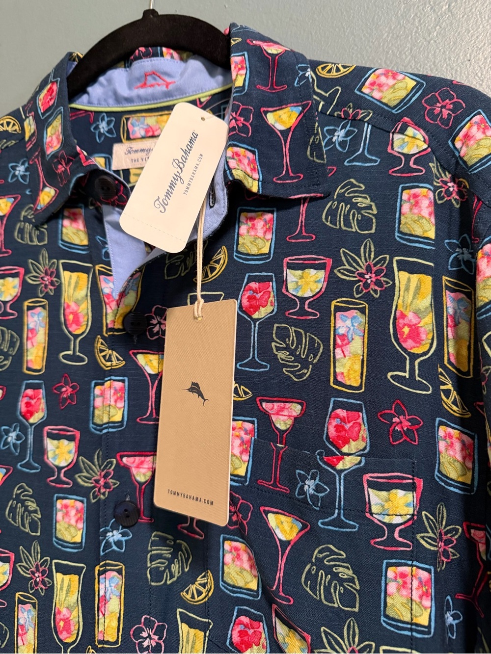 Tommy Bahama Veracruz Cay Electric Cocktails Men's Size S Button Up Shirt NEW